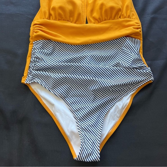 ****NWT****Cupshe Swimwear - One Piece w/ halter neckline - Picture 3 of 7